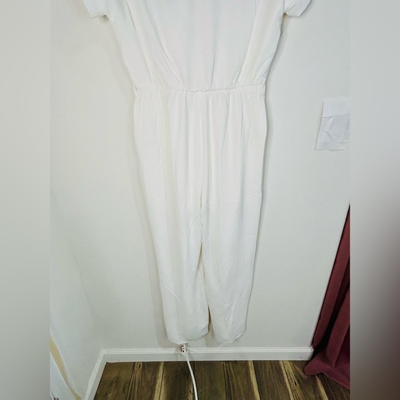 Pretty Garden White Jumpsuit Medium Wrap V-Neck Wide Leg One Piece Outfit - Picture 10 of 10